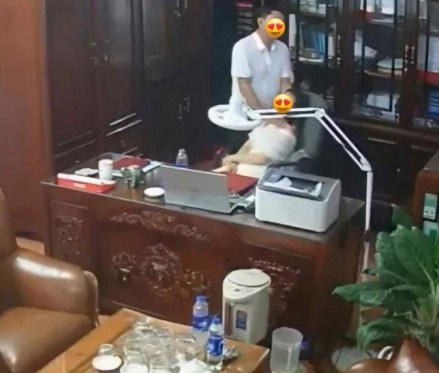 Clip sex quay lén hiệu trưởng chịch phụ huynh