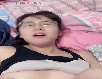 Gái xinh kính cận chịch nhau cực đã