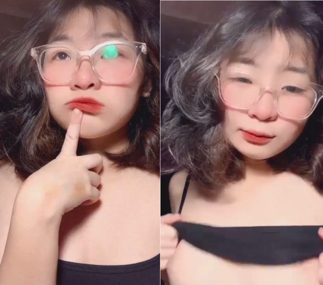 Nàng phô diễn nét gợi cảm làm anh không thể cưỡng lại