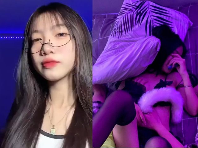 Xả đồ cùng em đồng nghiệp xinh dâm đãng